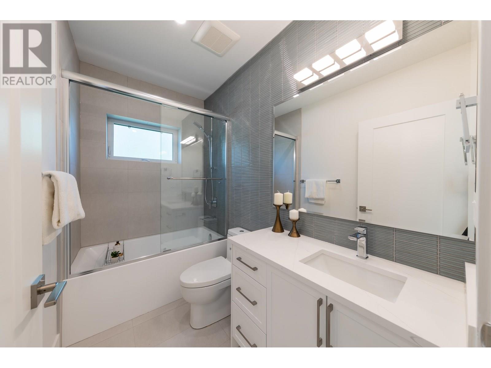 Photo 3 of 3075 Courtenay Street, Vancouver BC