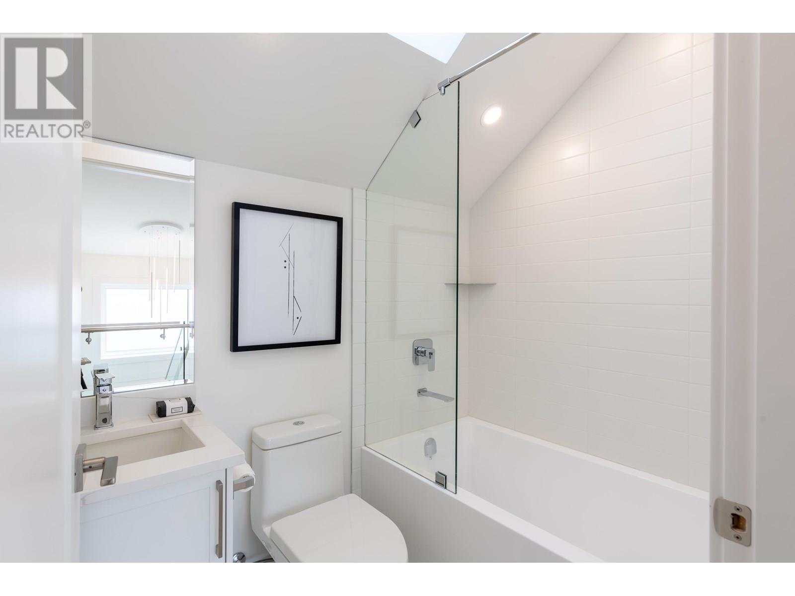 Photo 5 of 3075 Courtenay Street, Vancouver BC
