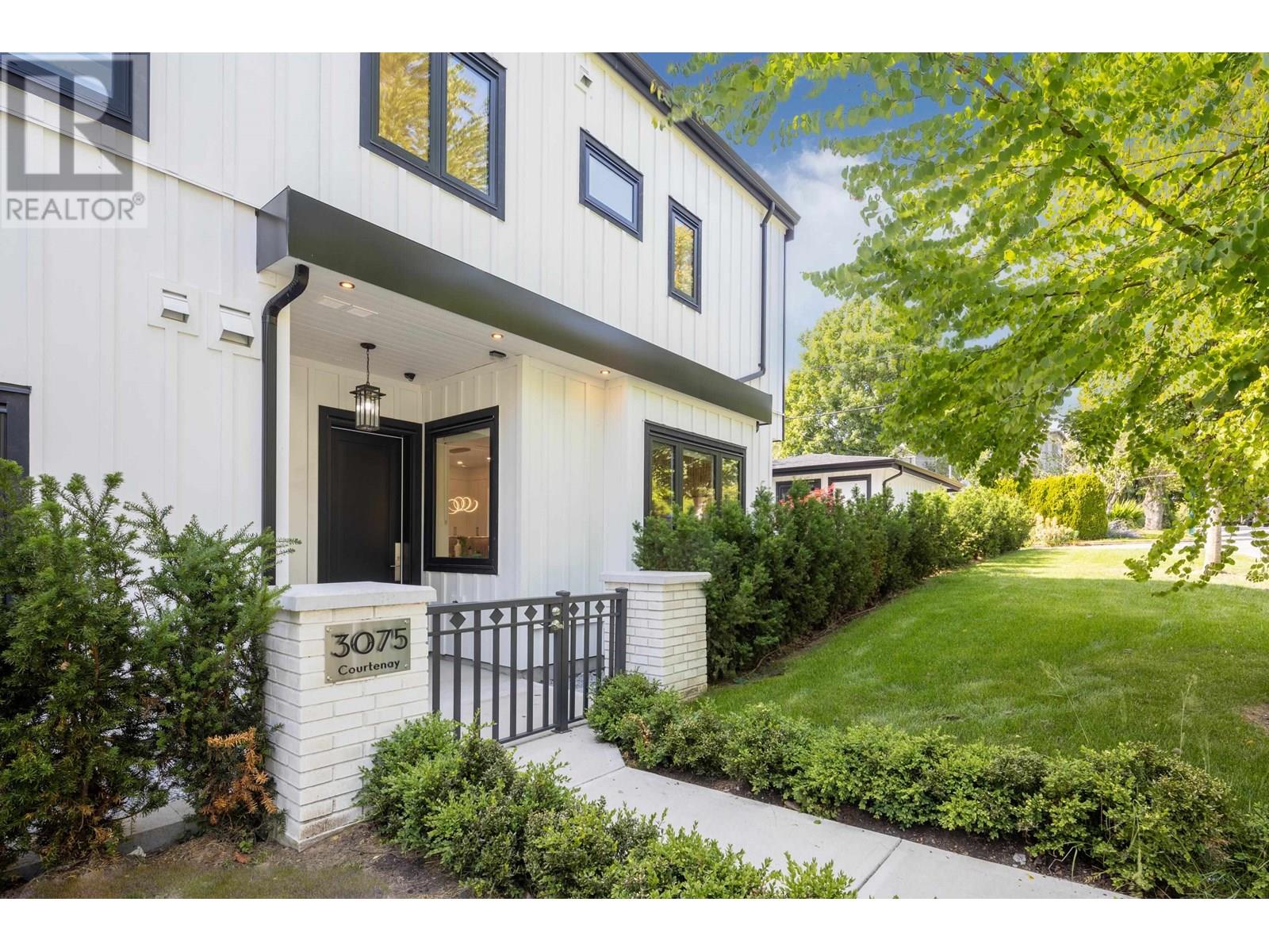 Photo 4 of 3075 Courtenay Street, Vancouver BC