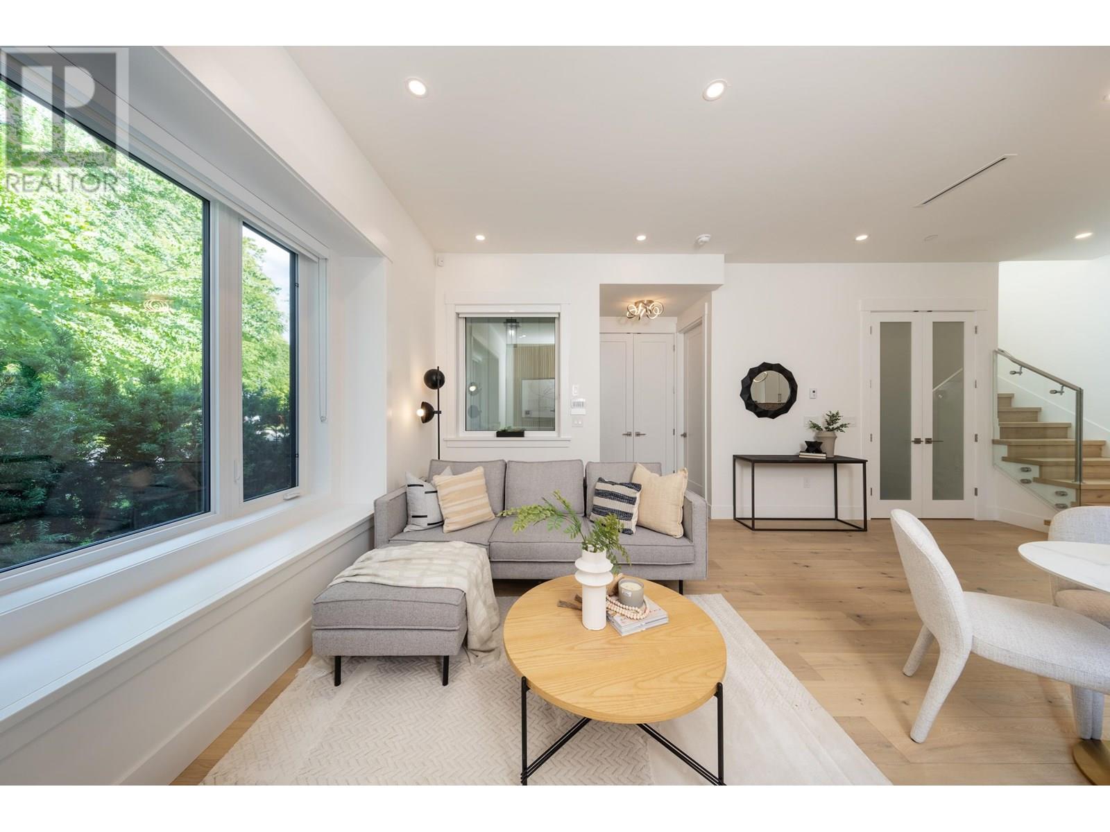Photo 6 of 3075 Courtenay Street, Vancouver BC