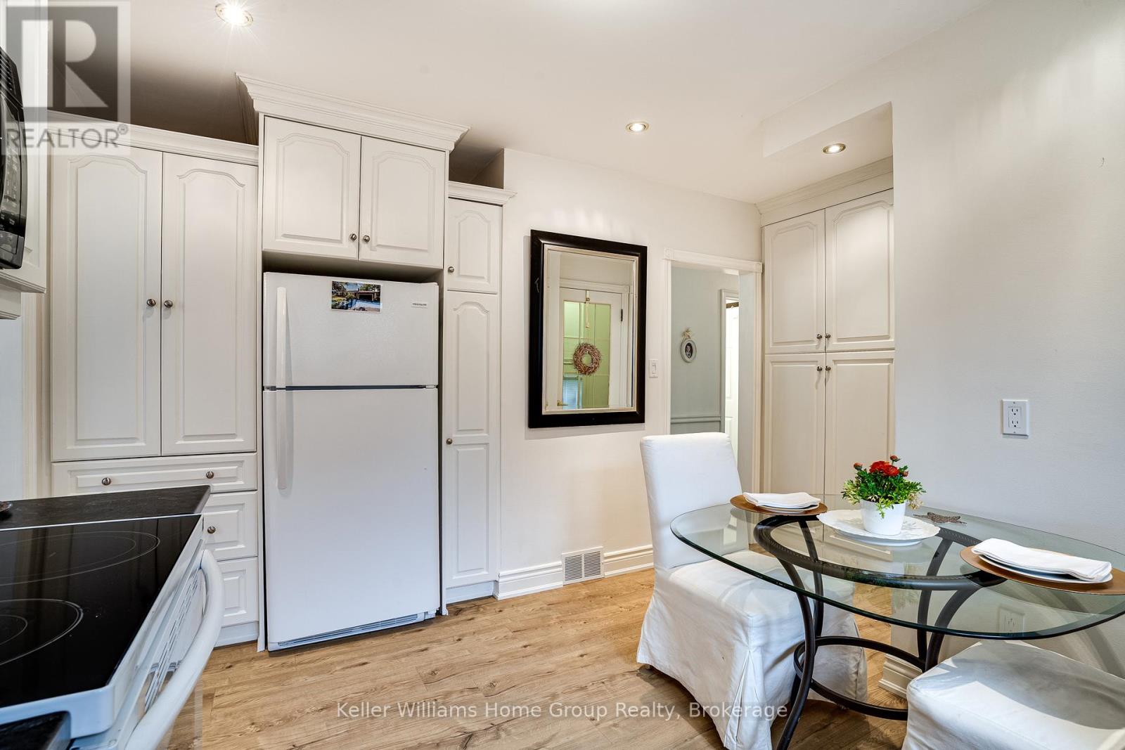 Single Family House Bungalow for Sale in  EDGEWOOD AVENUE Hamilton (Sherwood) 