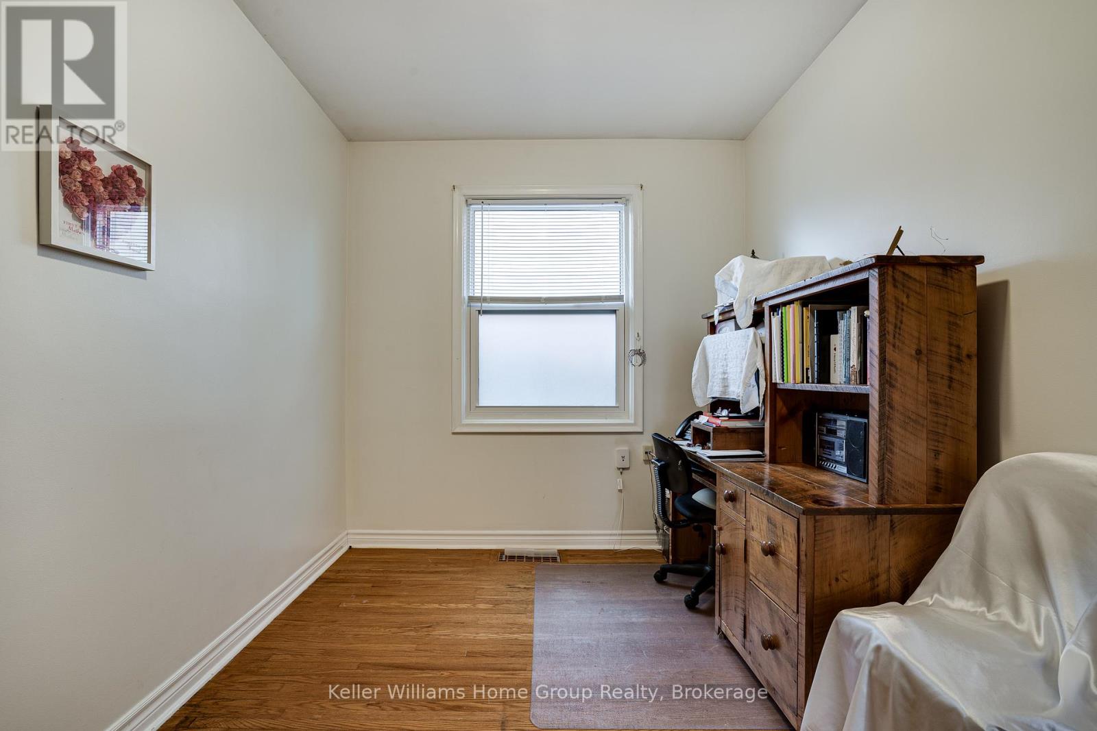 Single Family House Bungalow for Sale in  EDGEWOOD AVENUE Hamilton (Sherwood) 
