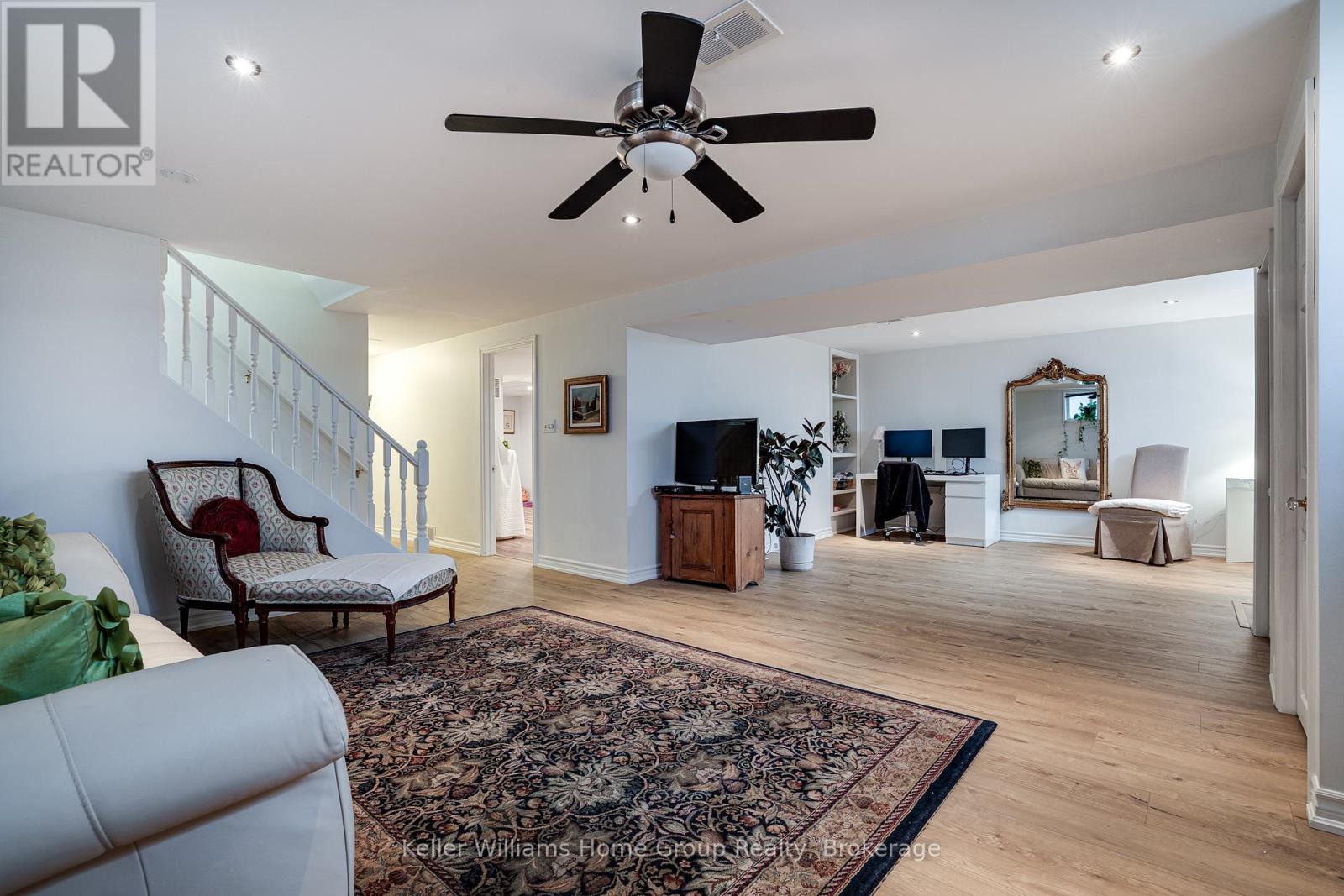 Single Family House Bungalow for Sale in  EDGEWOOD AVENUE Hamilton (Sherwood) 