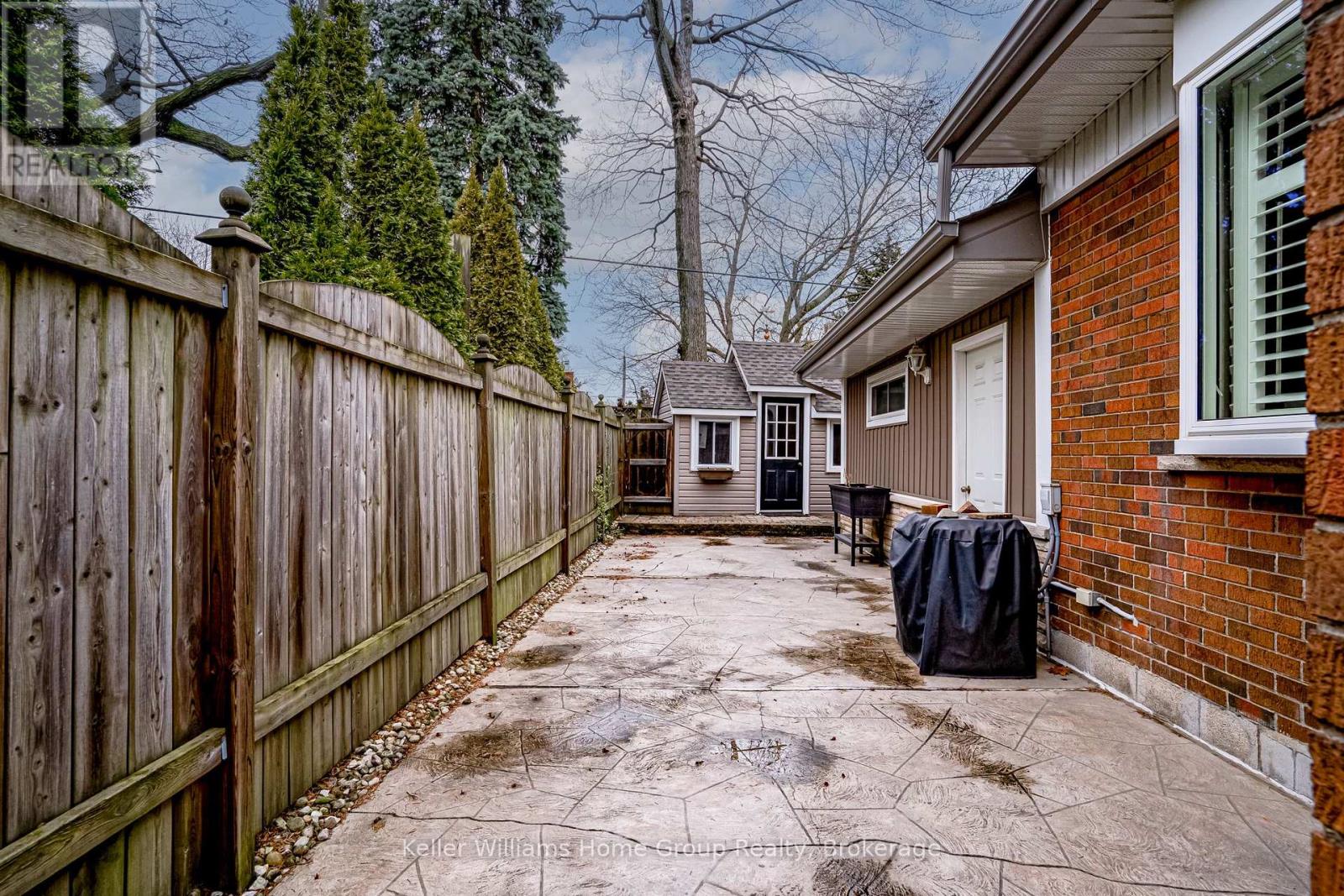 Single Family House Bungalow for Sale in  EDGEWOOD AVENUE Hamilton (Sherwood) 