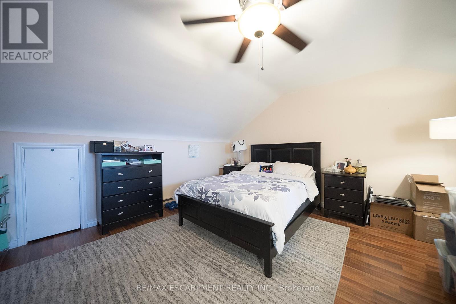 Photo 15 of 142 Grand River Street N, Brant ON