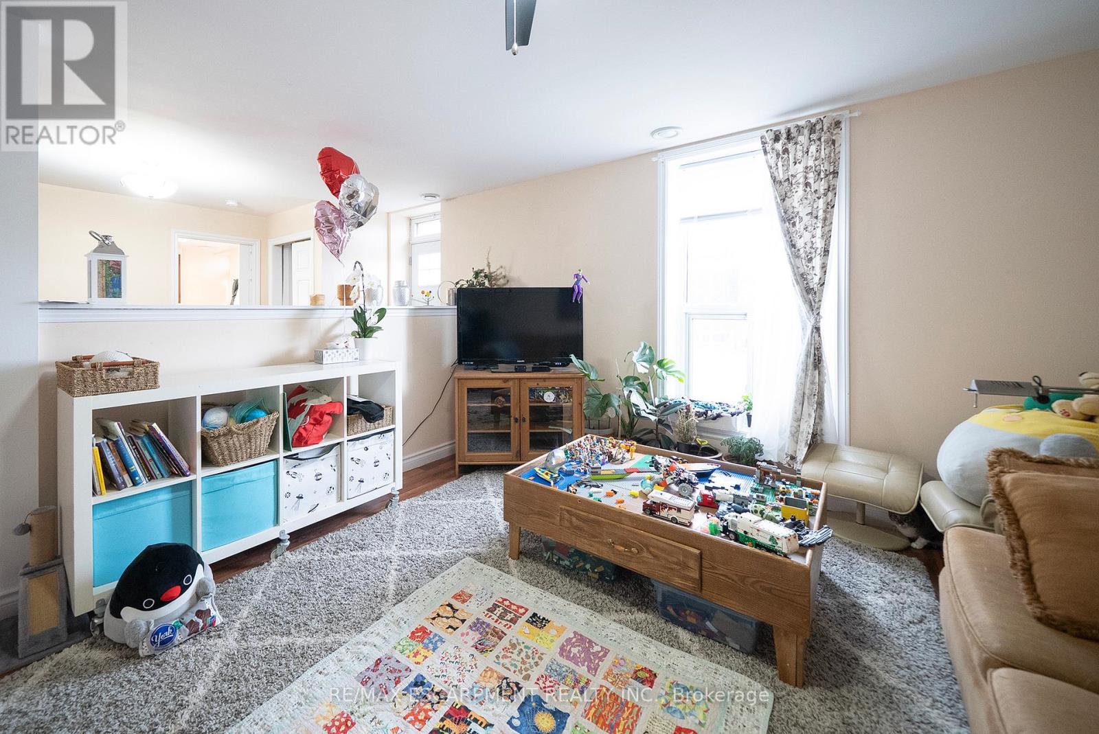 Photo 14 of 142 Grand River Street N, Brant ON