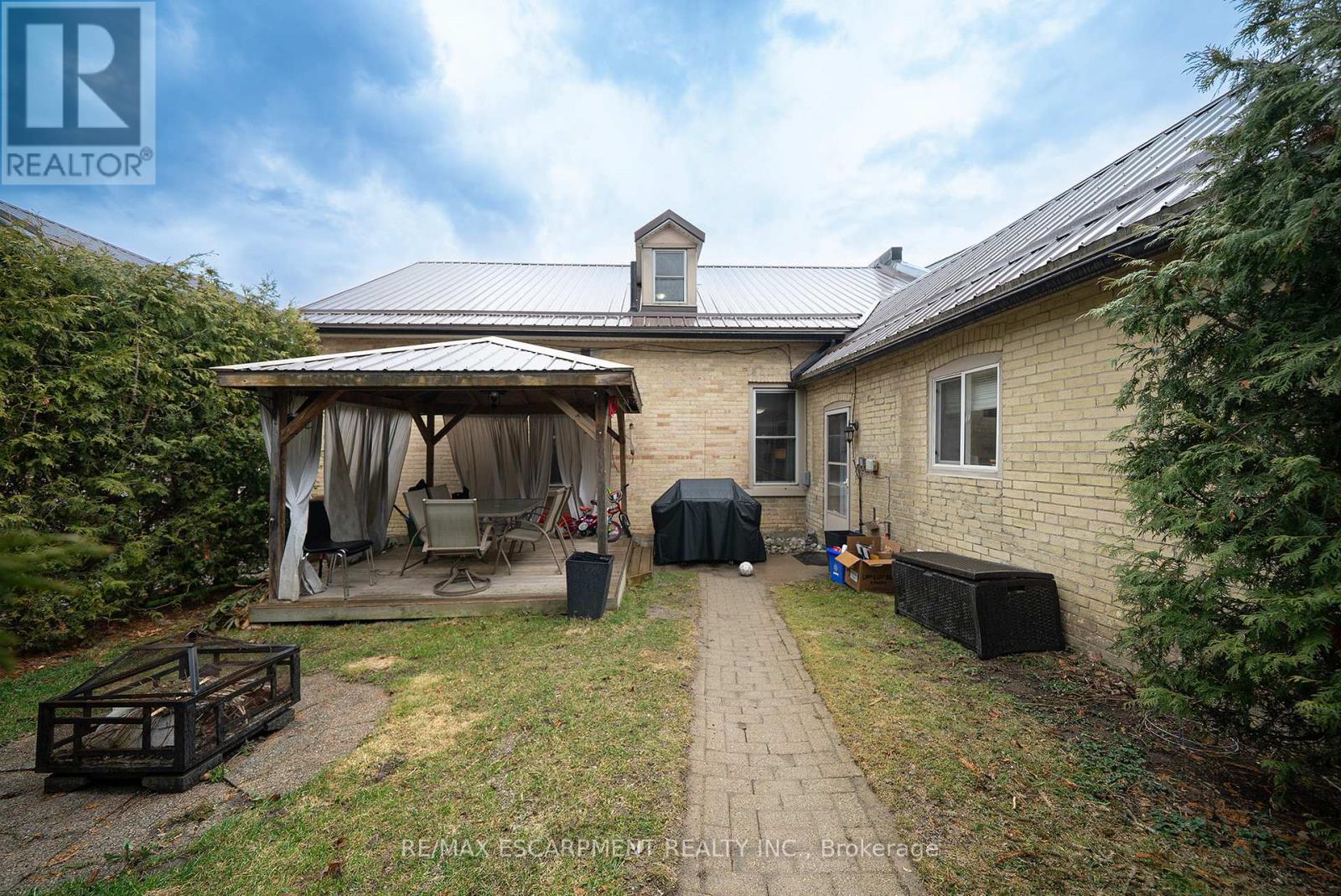 Photo 8 of 142 Grand River Street N, Brant ON