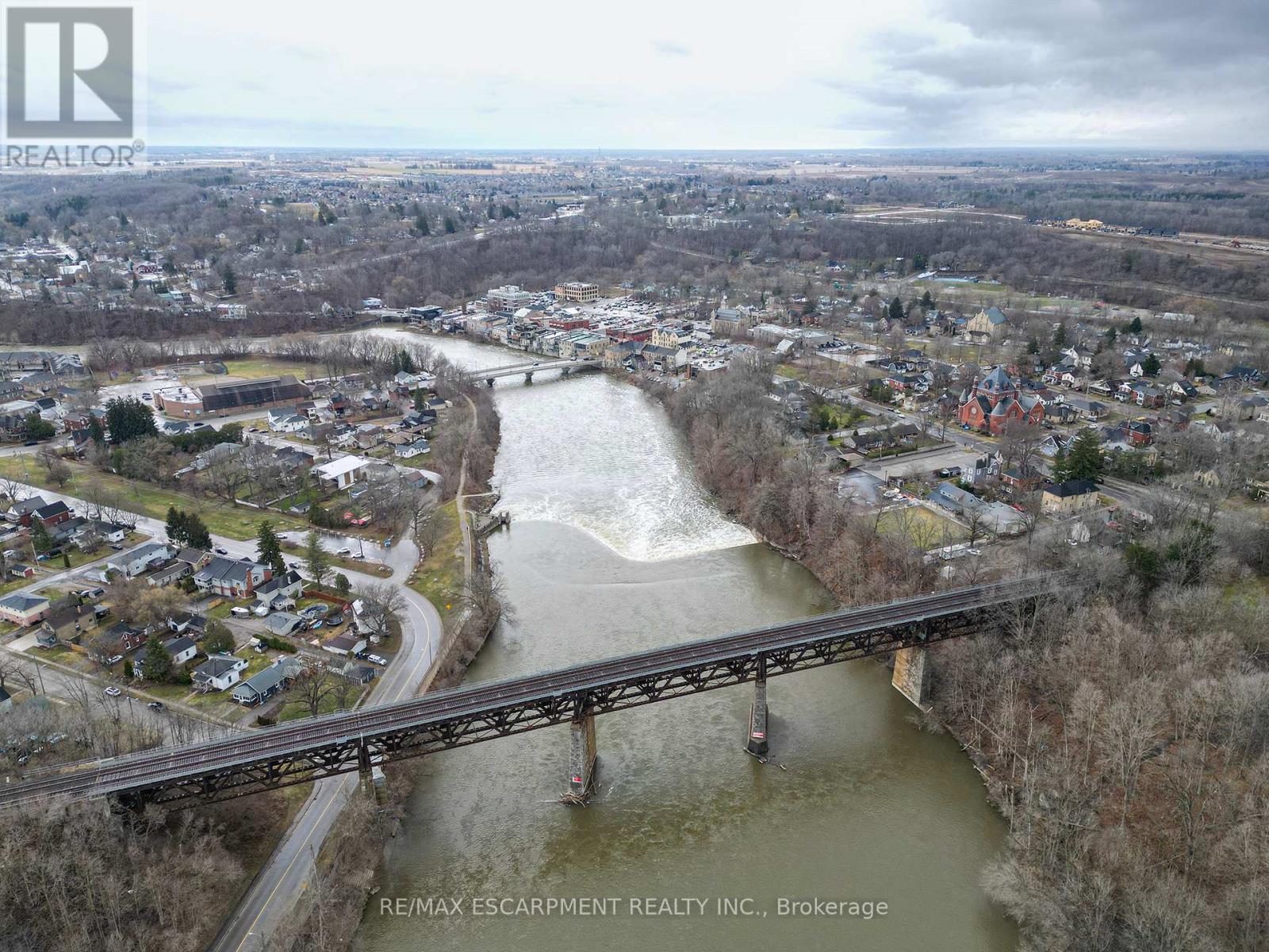 Photo 34 of 142 Grand River Street N, Brant ON