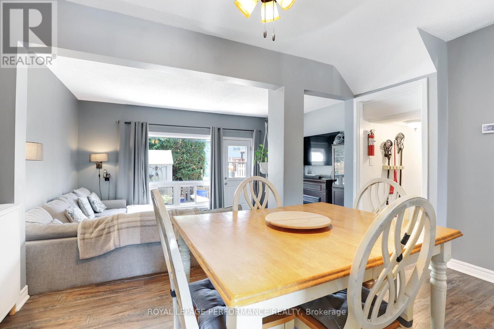 Photo 11 of 1962 Kelden Crescent, Ottawa ON