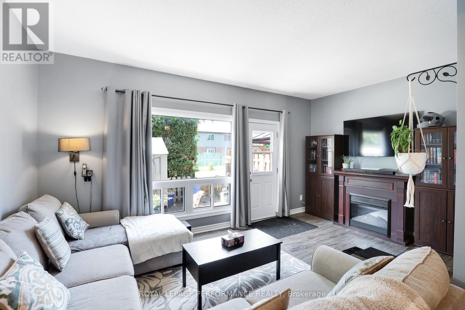 Photo 13 of 1962 Kelden Crescent, Ottawa ON
