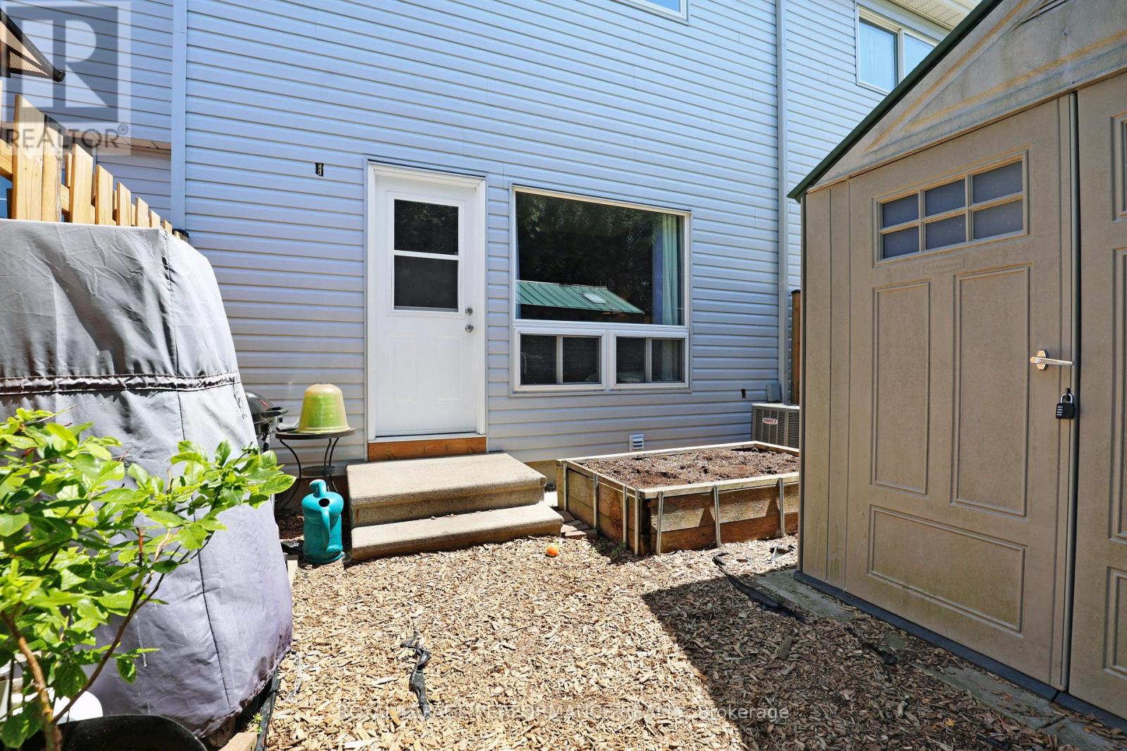 Photo 27 of 1962 Kelden Crescent, Ottawa ON
