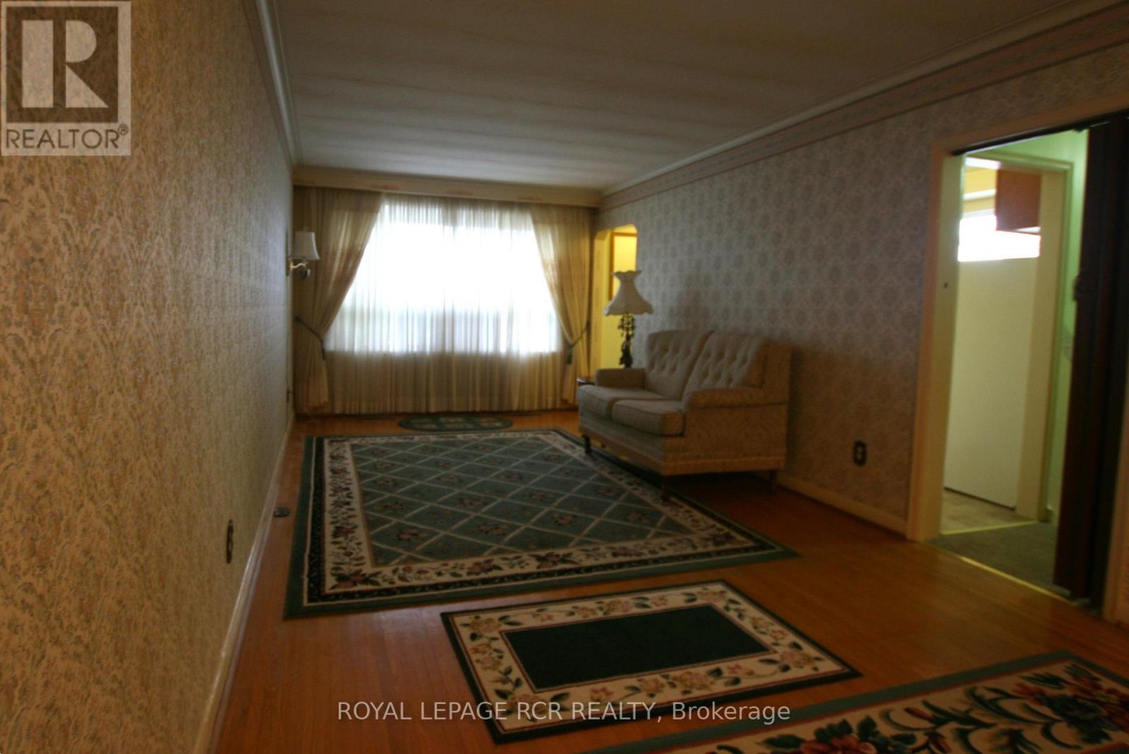 Photo 10 of 69 Neames Crescent, Toronto ON