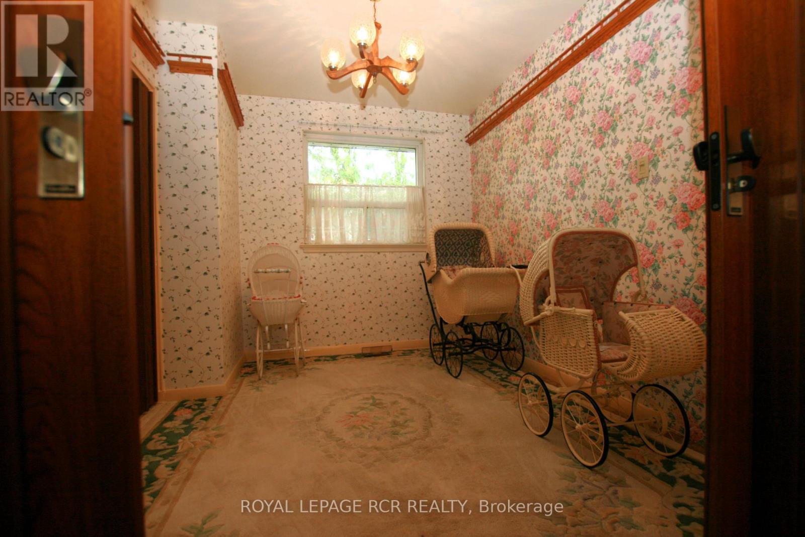 Photo 13 of 69 Neames Crescent, Toronto ON