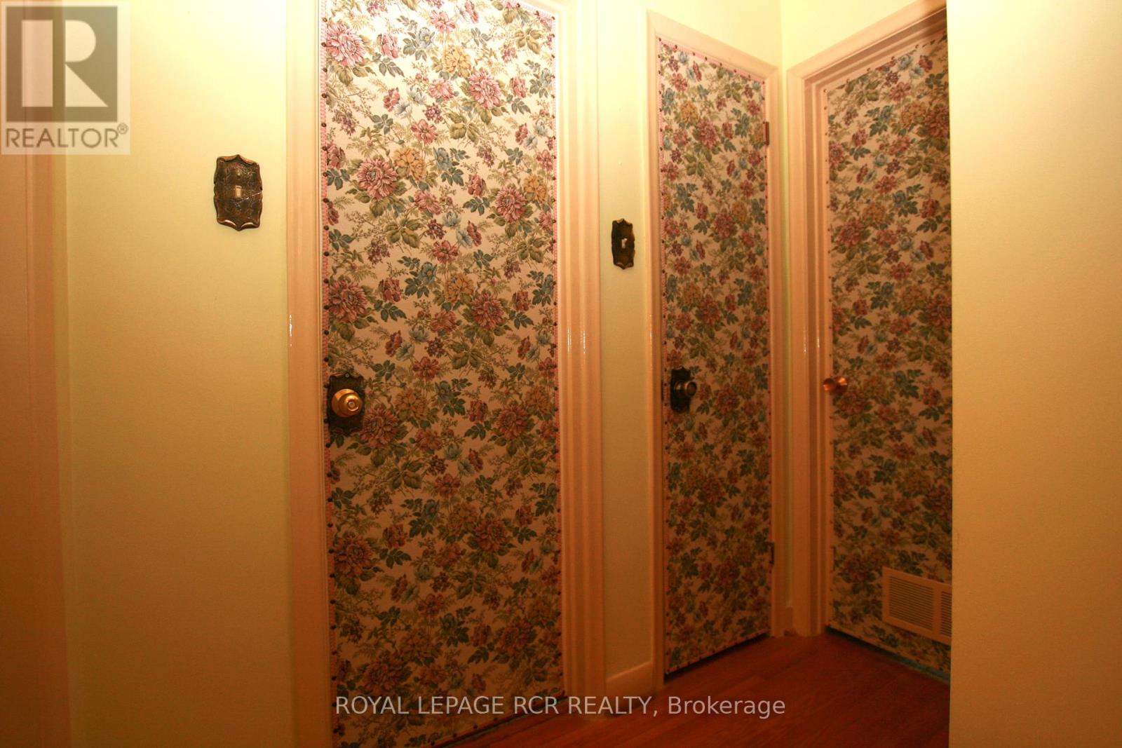Photo 14 of 69 Neames Crescent, Toronto ON