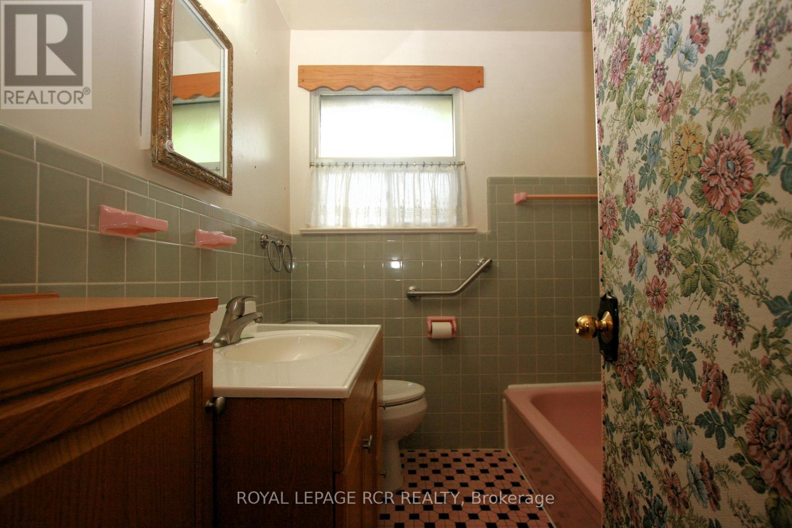 Photo 17 of 69 Neames Crescent, Toronto ON