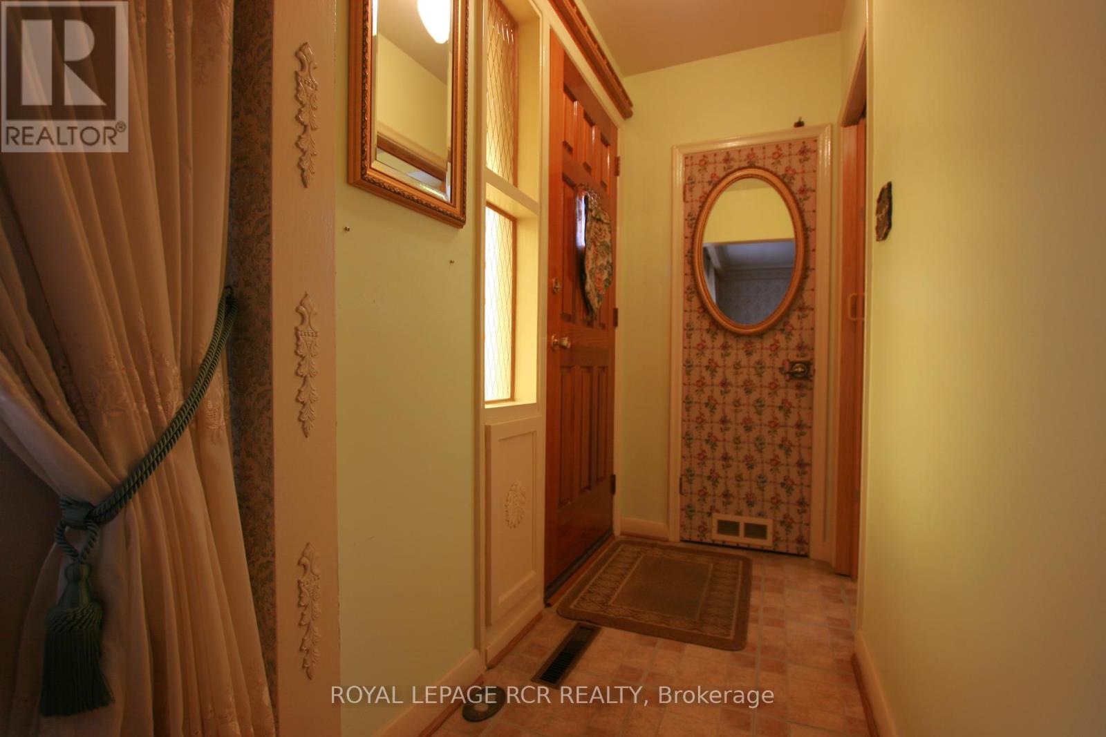 Photo 7 of 69 Neames Crescent, Toronto ON