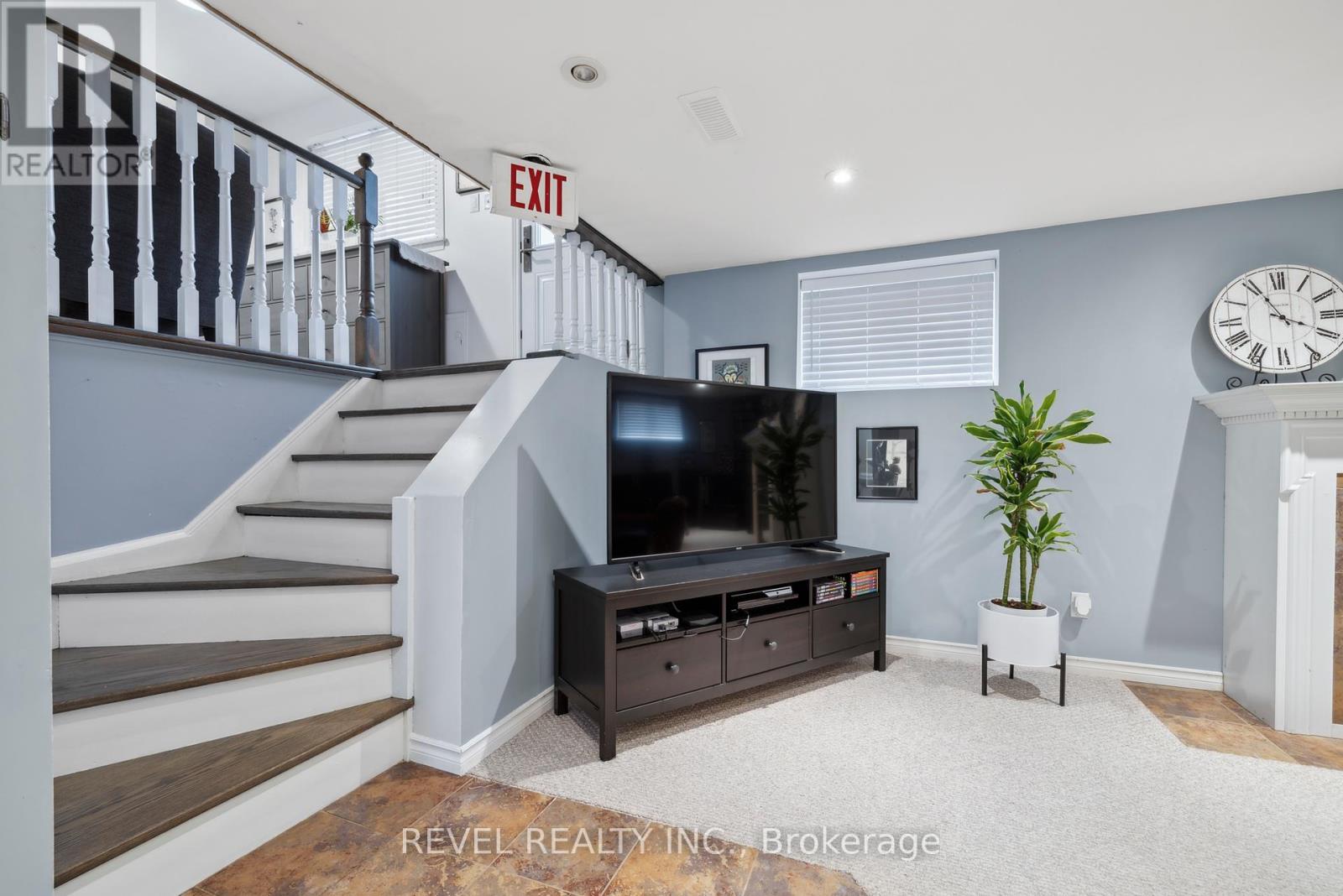 Photo 13 of 93 Willowridge Road, Toronto ON