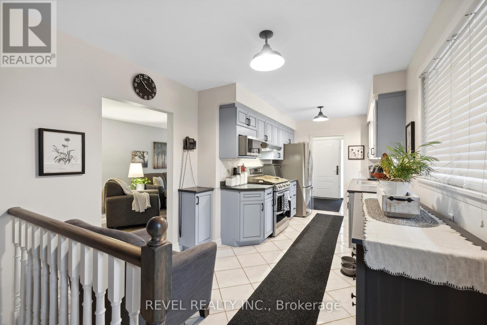 Photo 6 of 93 Willowridge Road, Toronto ON