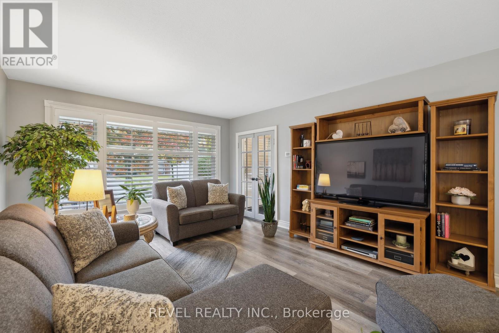 Photo 7 of 93 Willowridge Road, Toronto ON