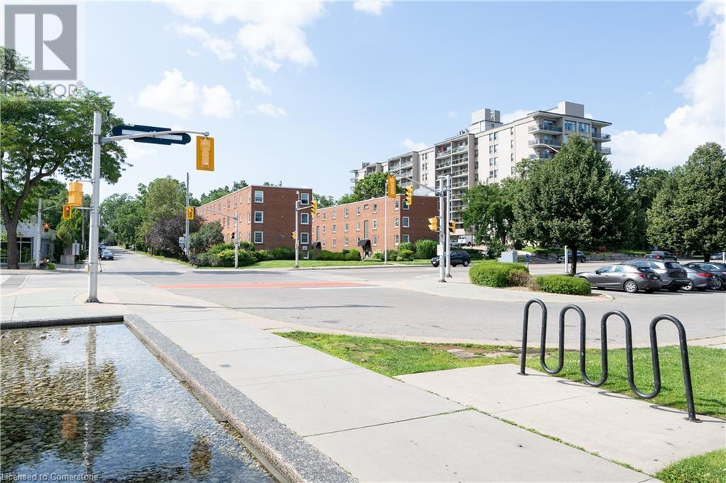 Photo 9 of 1347 Lakeshore Road Unit 24, Burlington ON