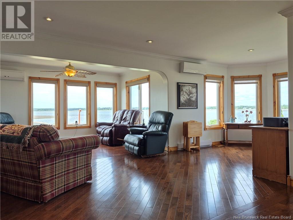 Photo 16 of 25 Bayshore Drive, Bathurst NB