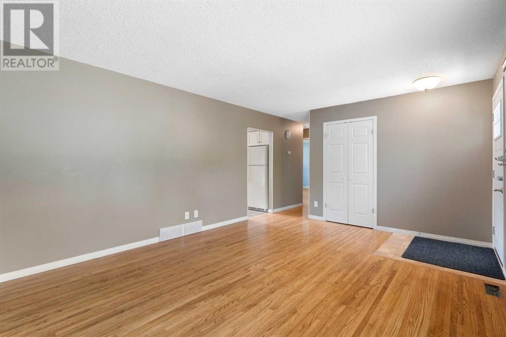 Single Family House Bungalow for Sale in  Hollyburn Road SW Haysboro Calgary 