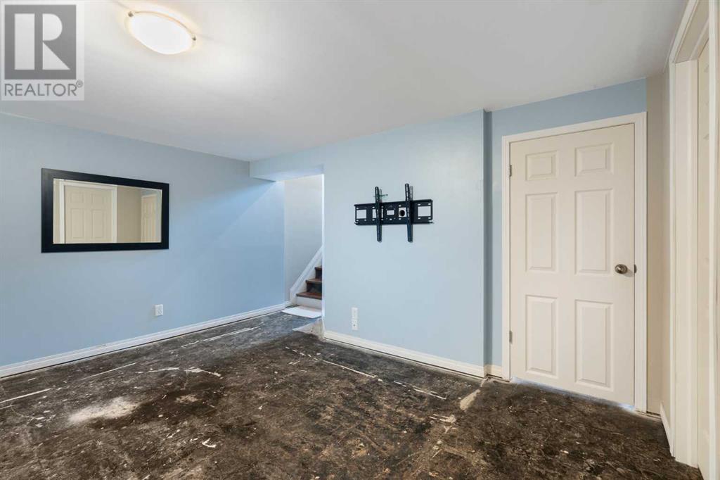 Single Family House Bungalow for Sale in  Hollyburn Road SW Haysboro Calgary 