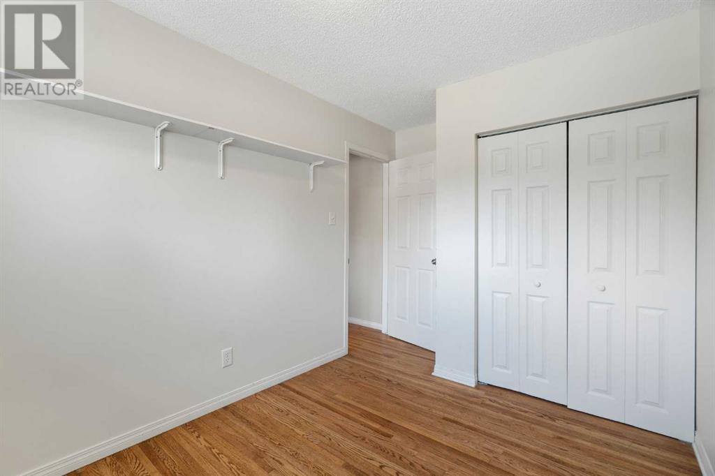 Single Family House Bungalow for Sale in  Hollyburn Road SW Haysboro Calgary 