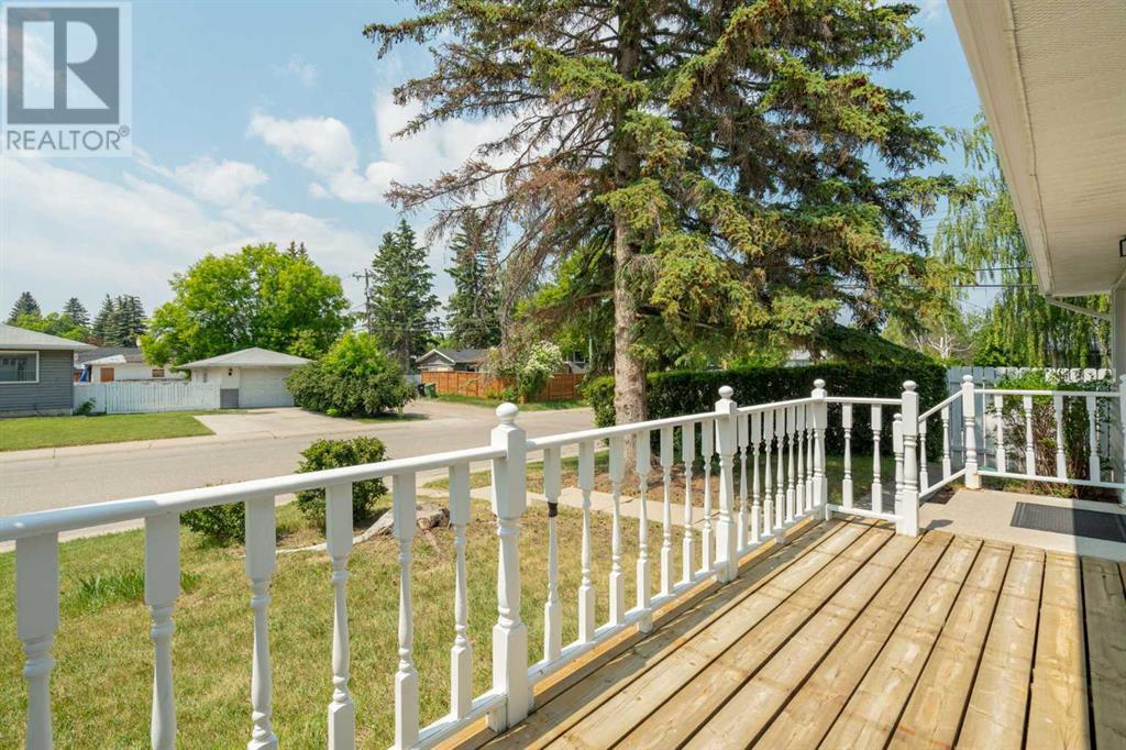Single Family House Bungalow for Sale in  Hollyburn Road SW Haysboro Calgary 