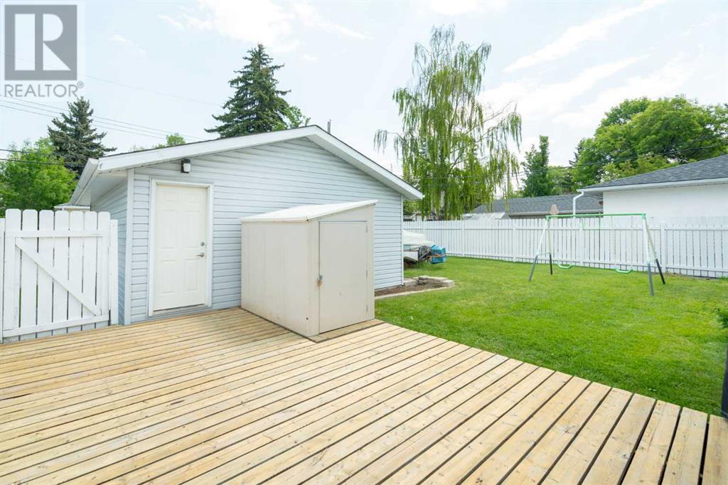 Single Family House Bungalow for Sale in  Hollyburn Road SW Haysboro Calgary 