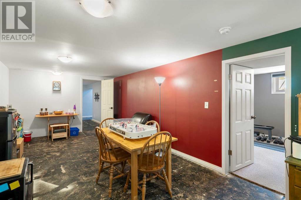 Single Family House Bungalow for Sale in  Hollyburn Road SW Haysboro Calgary 