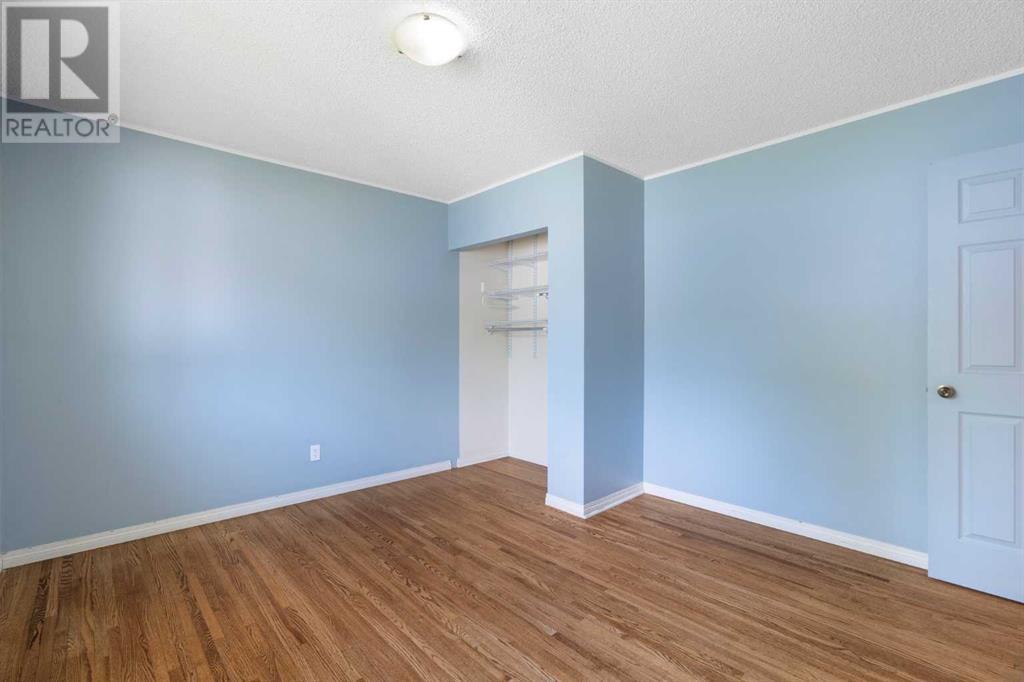 Single Family House Bungalow for Sale in  Hollyburn Road SW Haysboro Calgary 