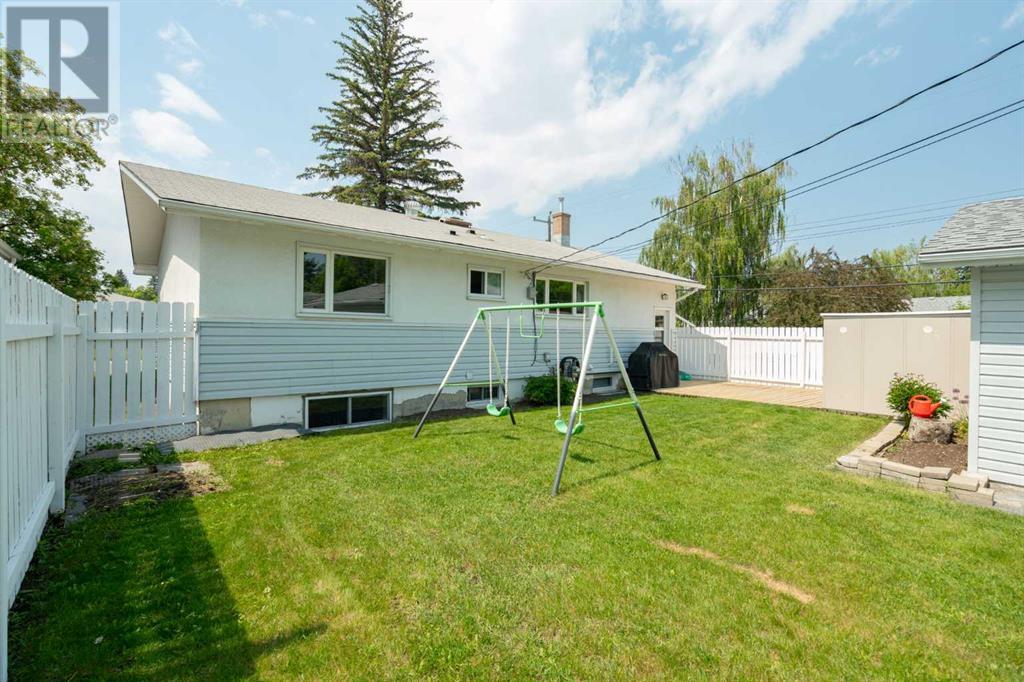 Single Family House Bungalow for Sale in  Hollyburn Road SW Haysboro Calgary 