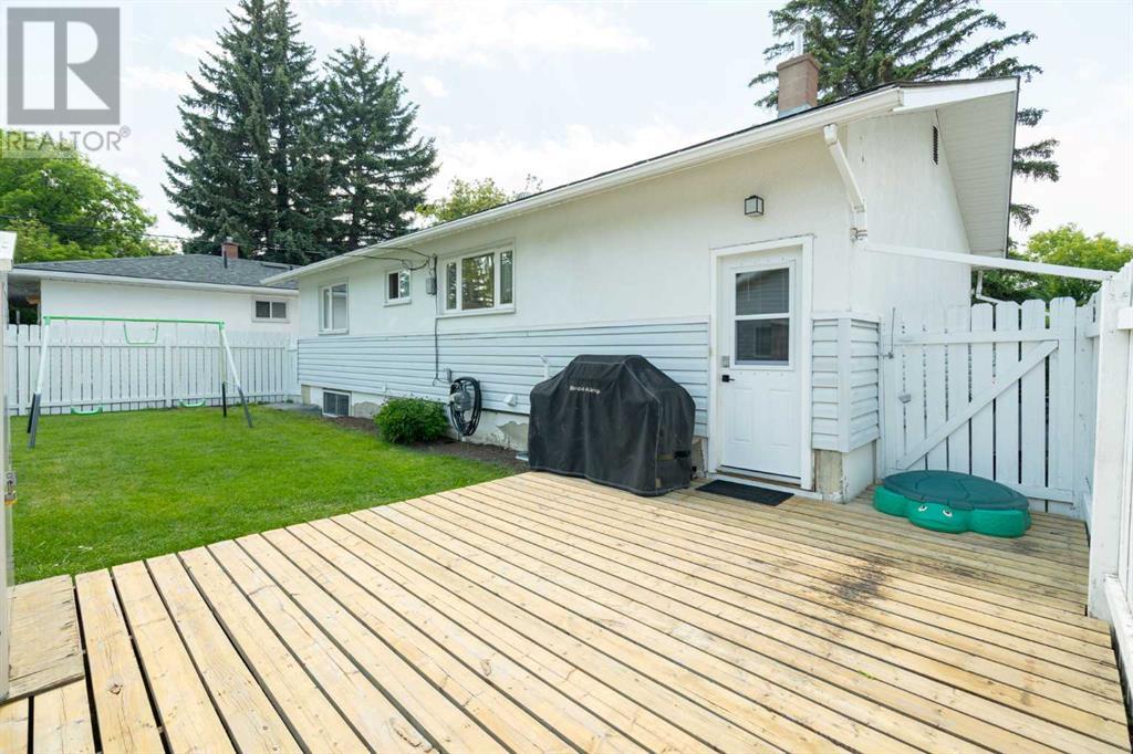 Single Family House Bungalow for Sale in  Hollyburn Road SW Haysboro Calgary 