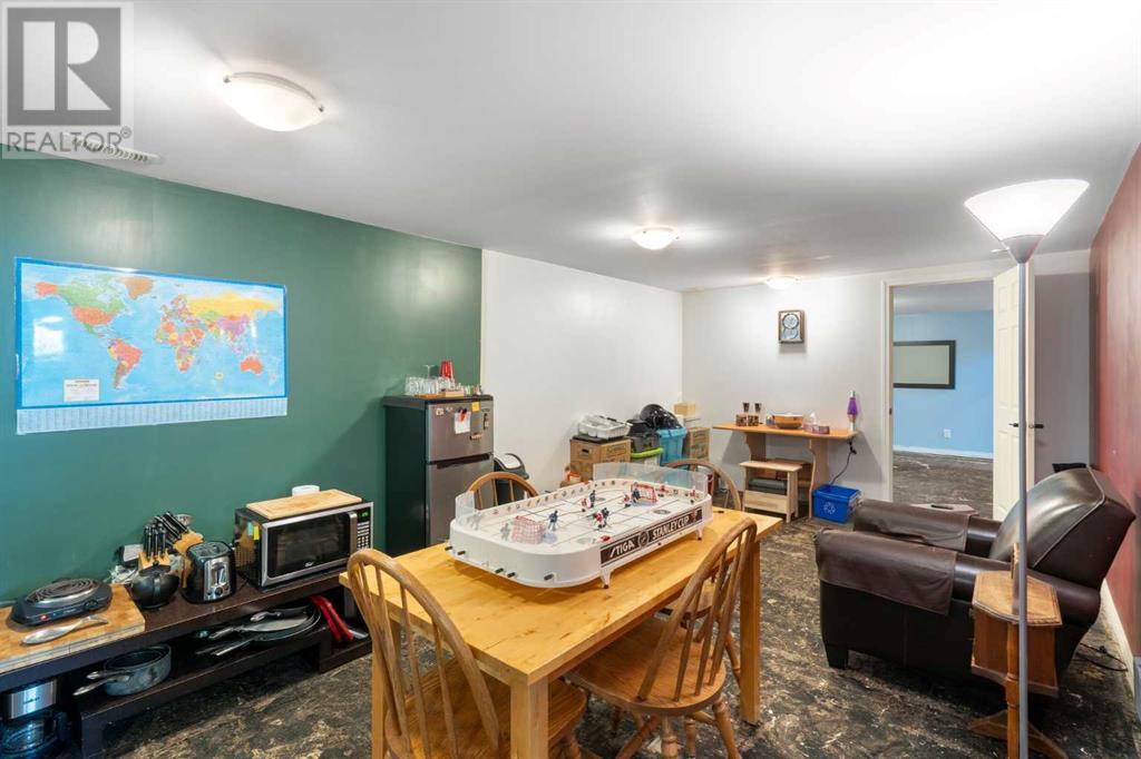 Single Family House Bungalow for Sale in  Hollyburn Road SW Haysboro Calgary 