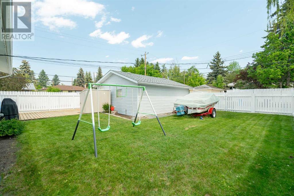 Single Family House Bungalow for Sale in  Hollyburn Road SW Haysboro Calgary 