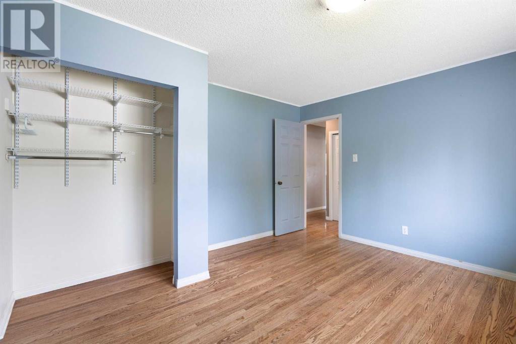 Single Family House Bungalow for Sale in  Hollyburn Road SW Haysboro Calgary 