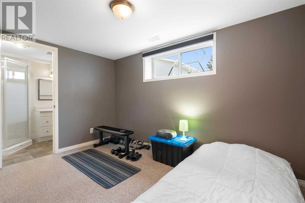 Single Family House Bungalow for Sale in  Hollyburn Road SW Haysboro Calgary 