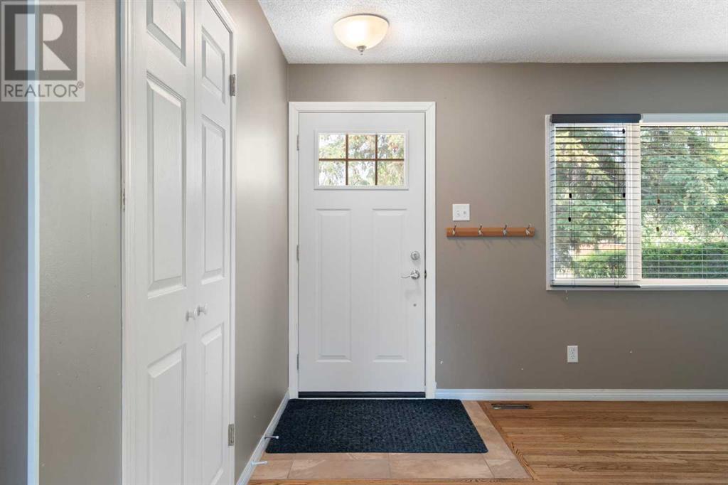 Single Family House Bungalow for Sale in  Hollyburn Road SW Haysboro Calgary 