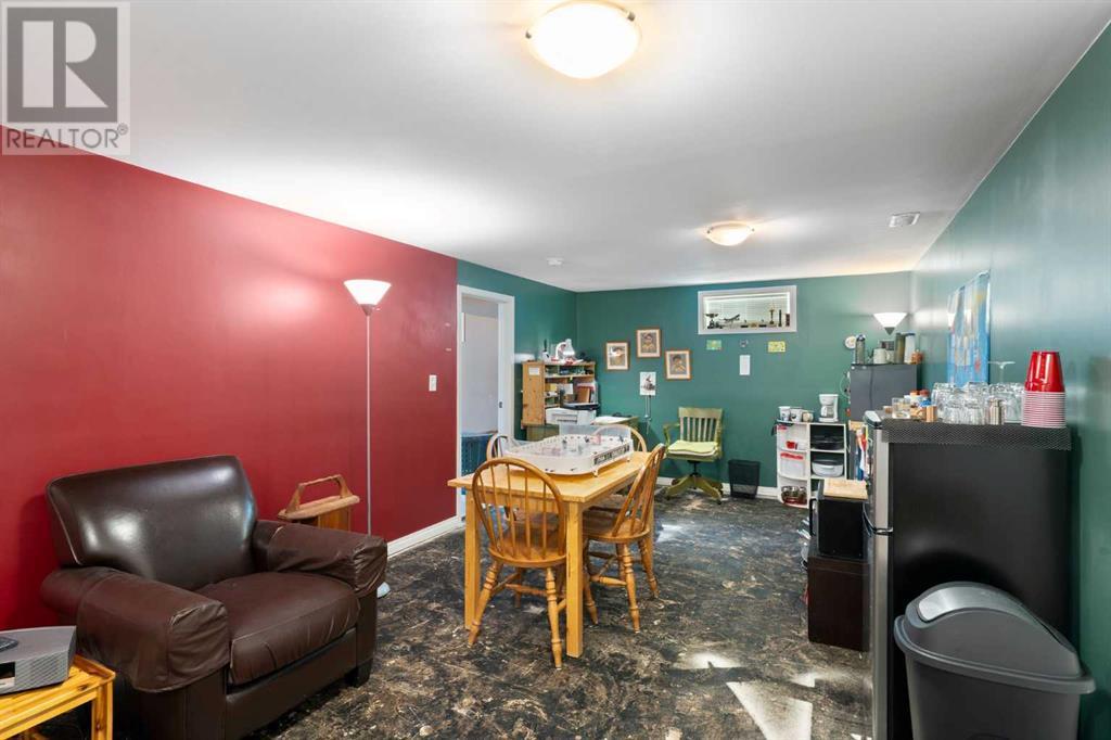 Single Family House Bungalow for Sale in  Hollyburn Road SW Haysboro Calgary 