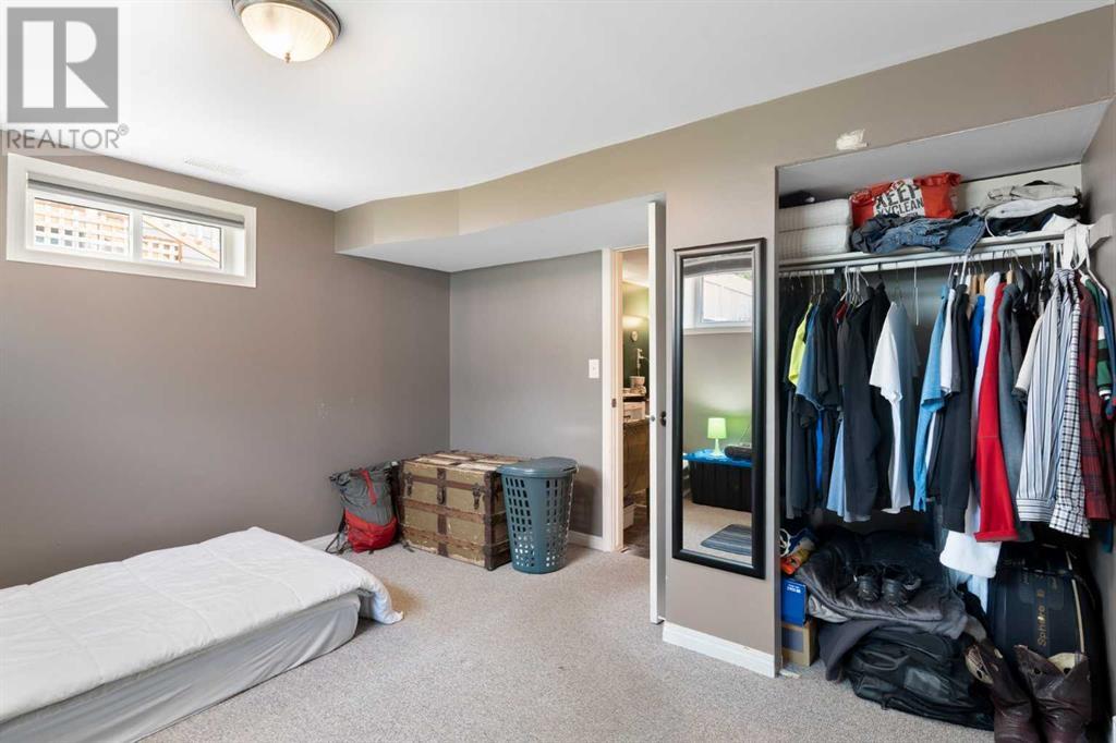 Single Family House Bungalow for Sale in  Hollyburn Road SW Haysboro Calgary 