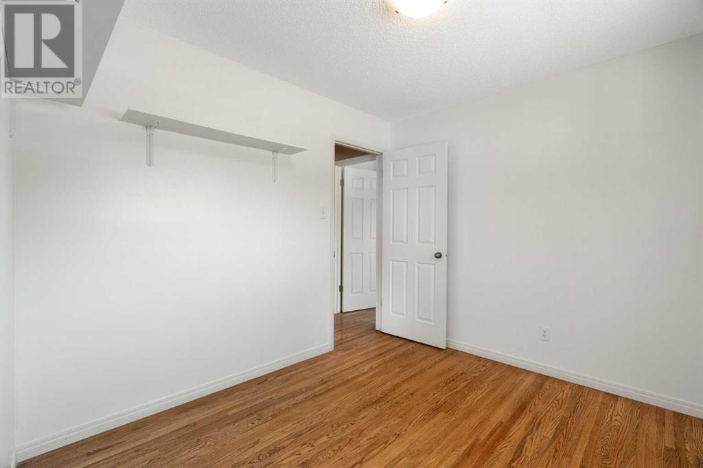 Single Family House Bungalow for Sale in  Hollyburn Road SW Haysboro Calgary 