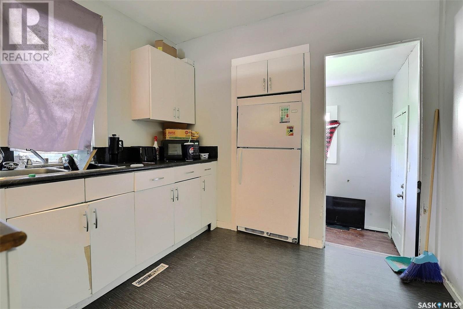 Photo 15 of 1260 Robinson Street, Regina SK