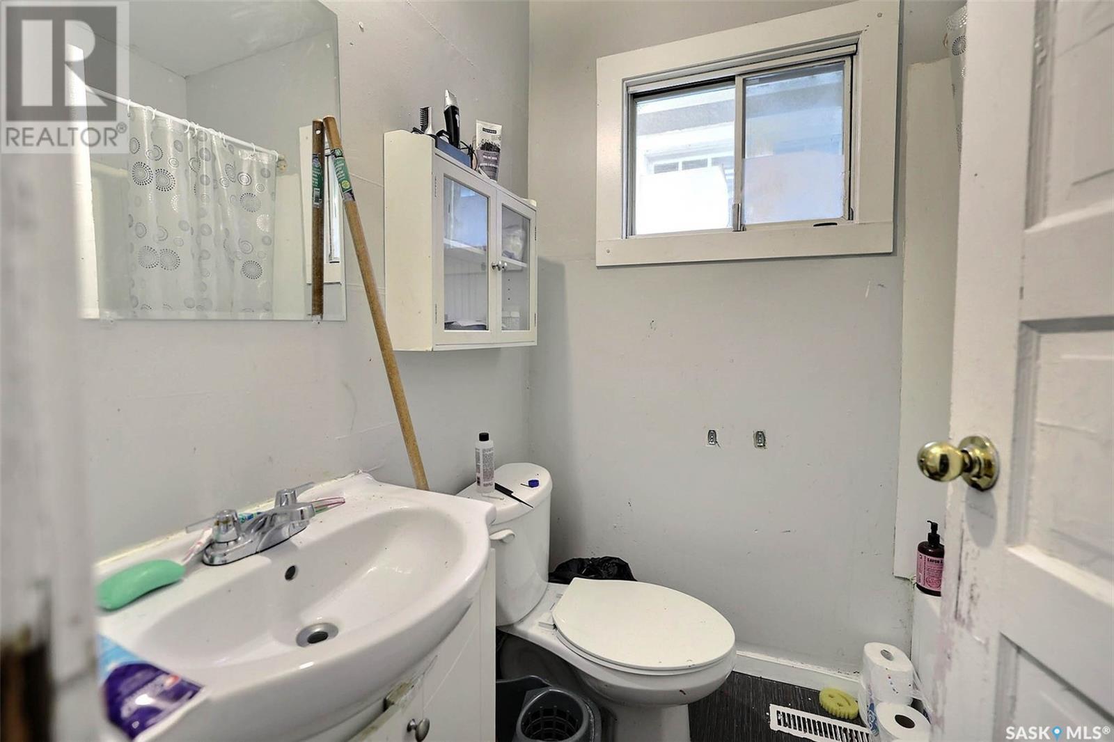 Photo 3 of 1260 Robinson Street, Regina SK