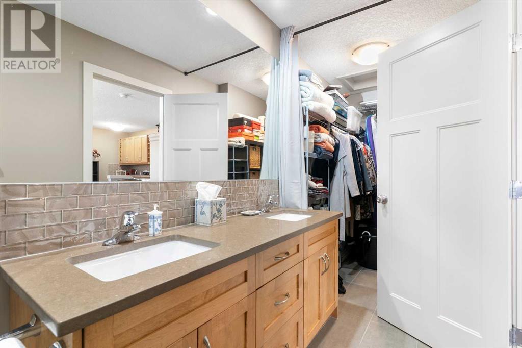 Single Family House for Sale in    Avenue NW Montgomery Calgary 