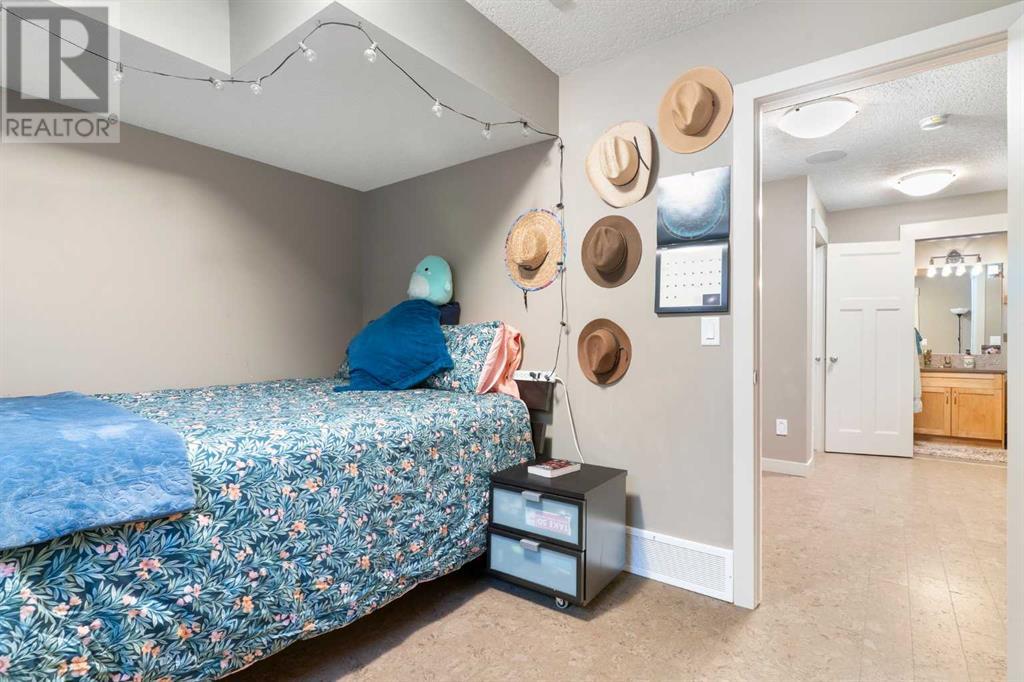 Single Family House for Sale in    Avenue NW Montgomery Calgary 
