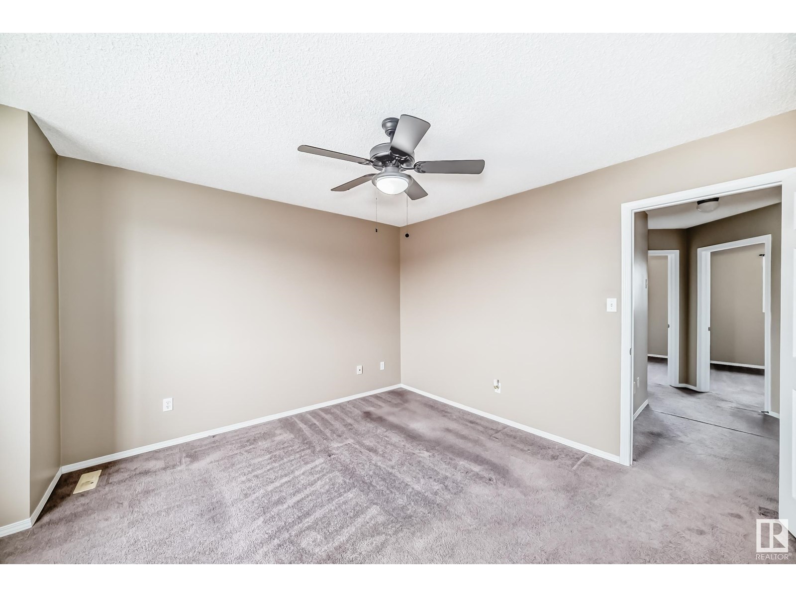 Photo 21 of 3018 30 Av Nw, Edmonton AB