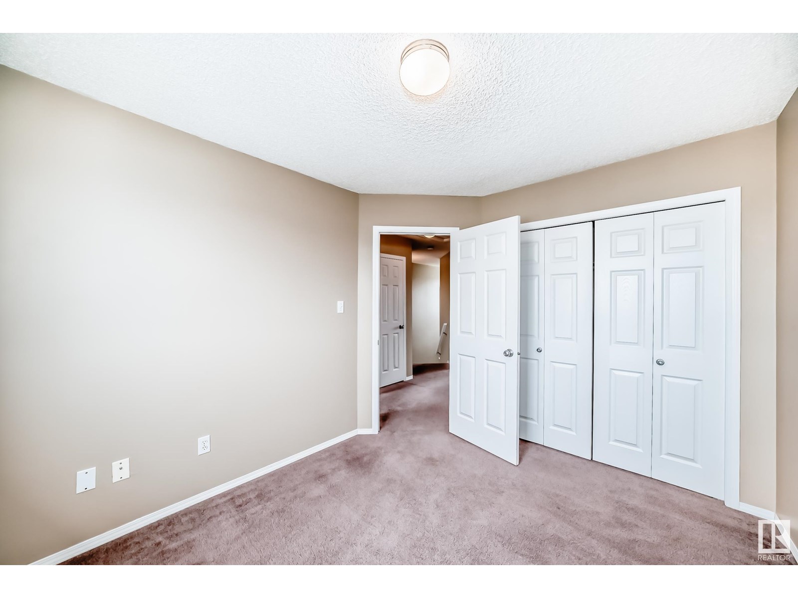 Photo 15 of 3018 30 Av Nw, Edmonton AB