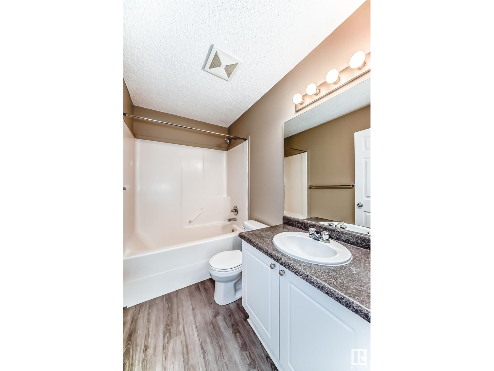 Photo 16 of 3018 30 Av Nw, Edmonton AB