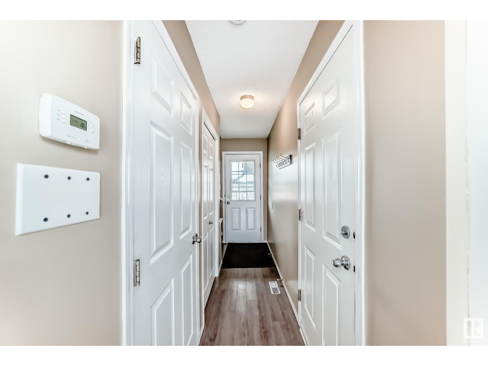 Photo 1 of 3018 30 Av Nw, Edmonton AB